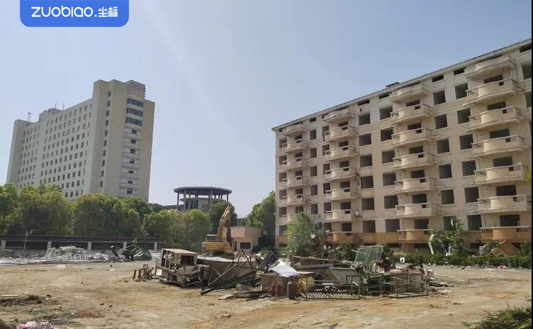义乌伟海拉链厂区首栋宿舍楼完成整体拆除！